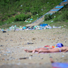 Пляж в бухте Щитовая завален грудами мусора — newsvl.ru