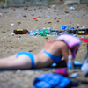 Гости и жители Владивостока отдыхают среди гор мусора на пляже в бухте Щитовая — newsvl.ru