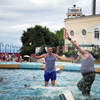 Без купания в фонтанах не обошлось. Что поделаешь, традиция такая — newsvl.ru