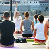 Воскресенье, 2 августа, около 30 владивостокских любителей йоги встретили очередным открытым занятием на набережной Цесаревича — newsvl.ru