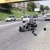 Внезапно автомобиль затормозила и из-за нее выскочили парень и девушка... — newsvl.ru