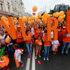 В это время оранжево-белая колонна VL.ru была на подходе к центральной площади — newsvl.ru
