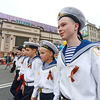 К праздничной демонстрации присоединились десятки трудовых колонн и общественных объединений — newsvl.ru