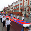 Следом курсанты несли огромный флаг Владивостока — newsvl.ru