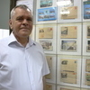Лев Яковенко, владелец коллекции, представленной на выставке — newsvl.ru