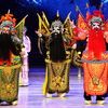 Официальное же открытие состоялось в большом театре Цзяюйгуаня, где с торжественными речами выступали руководители туристического бизнеса Китая, а также министры по туризму многих стран — newsvl.ru