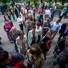 На пикете действительно было людно - пред главным входом ДЭСП собралось больше сотни человек — newsvl.ru