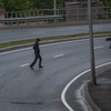 Пешеходы перебегают дорогу в районе закрытого поворота — newsvl.ru