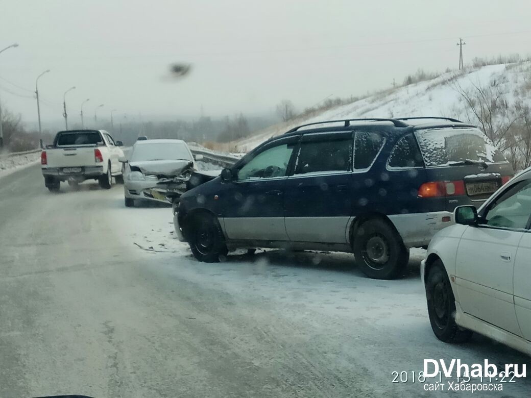 Три столкнувшиеся машины перегородили движение на Чернореченском шоссе  (ФОТО) — Новости Хабаровска