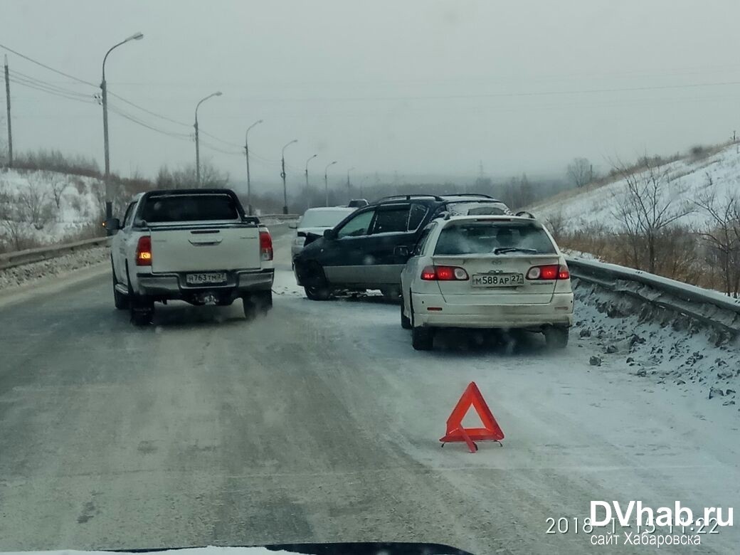 Три столкнувшиеся машины перегородили движение на Чернореченском шоссе  (ФОТО) — Новости Хабаровска