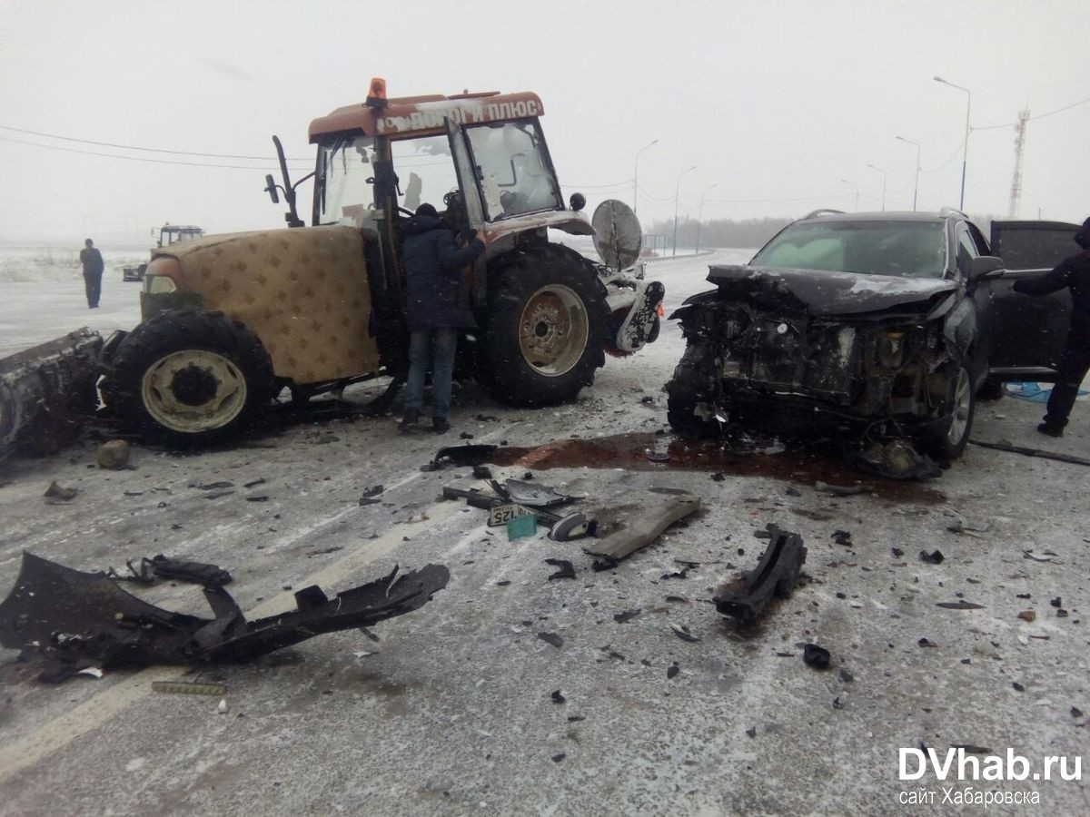 Lexus врезался в трактор на трассе Хабаровск — Биробиджан (ФОТО) — Новости  Хабаровска