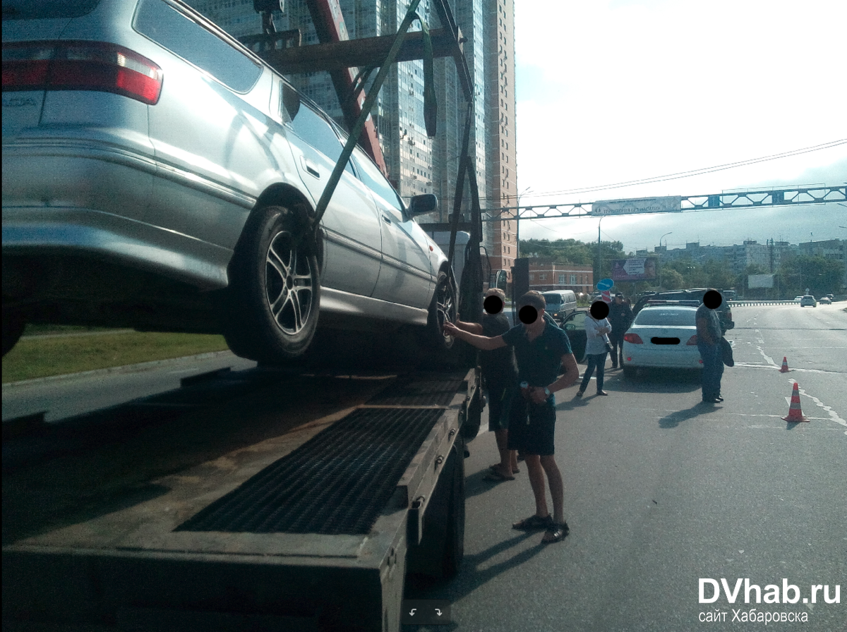 Нетрезвый автолюбитель врезался в недавно установленные отбойники на улице  Пионерской в Хабаровске (ФОТО;ВИДЕО) — Новости Хабаровска