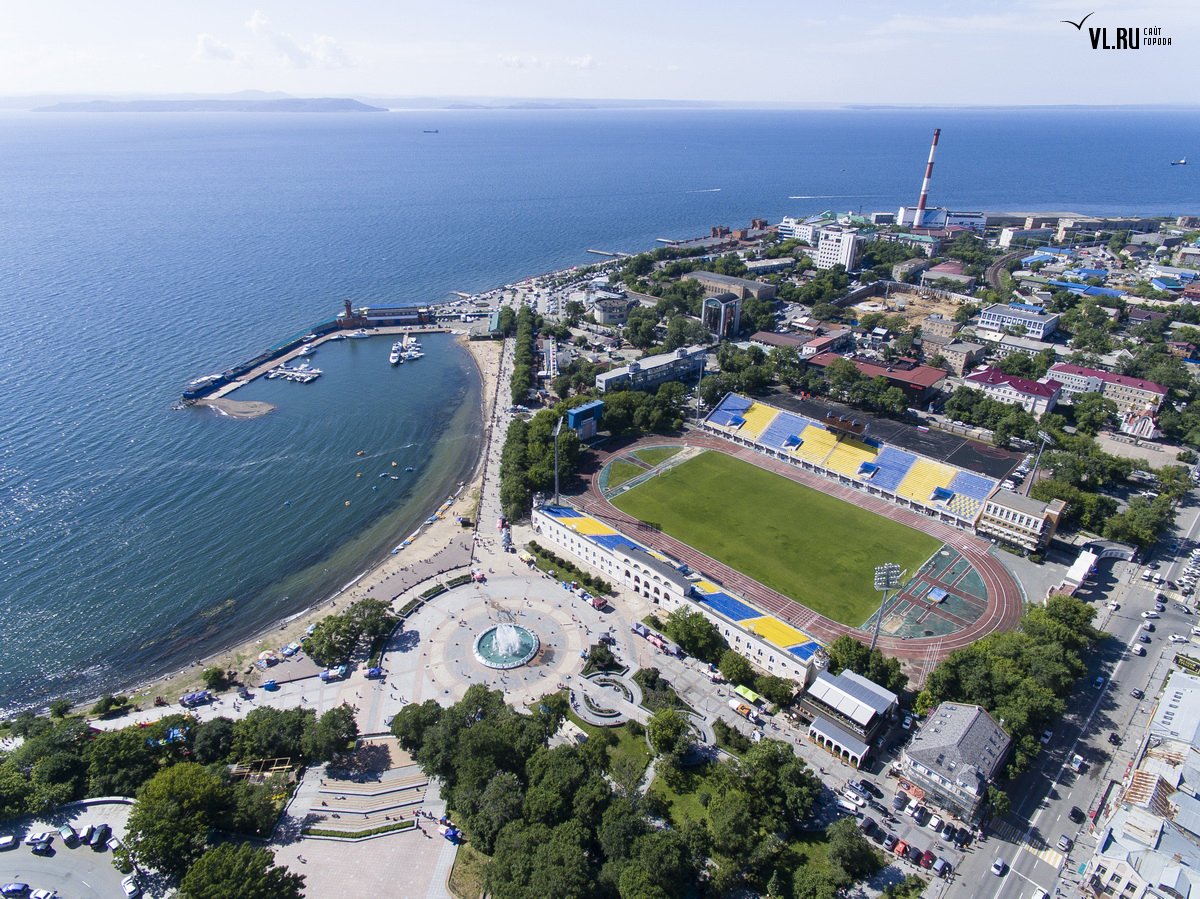 Владивосток где отдохнуть. Спортивная гавань Владивосток. Владивосток пляж спортивная гавань. Спортивная набережная Владивосток. Владивосток море набережная.