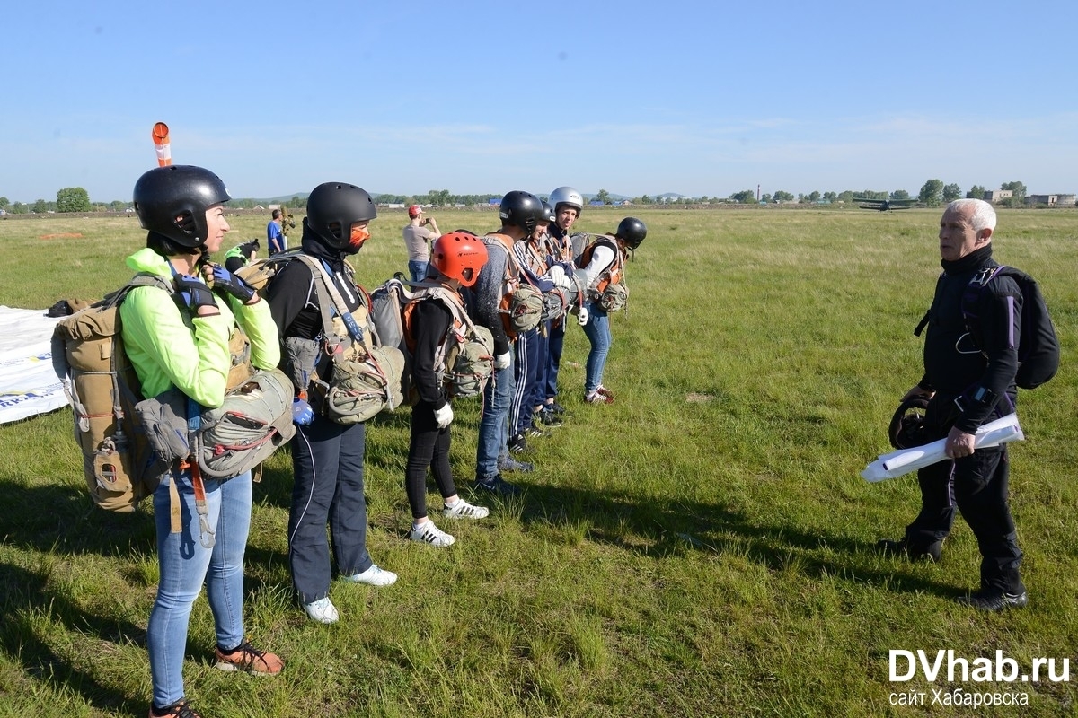 Воспитанникам детского дома в Комсомольске подарили прыжок с парашютом  (ФОТО;ВИДЕО) — Новости Хабаровска