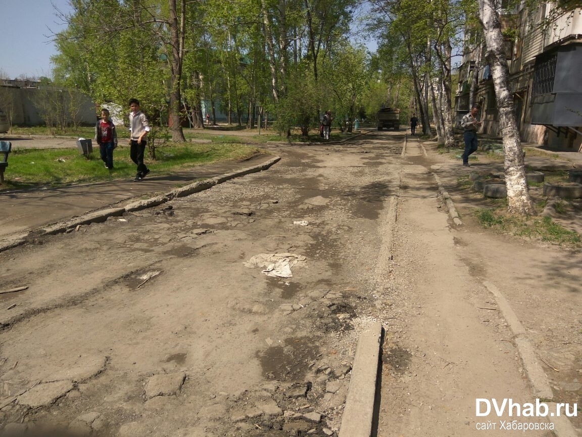 Письмо в редакцию: свалка колотого асфальта перед домом № 25 по улице  Ворошилова мешает проезду автомобилей (ФОТО;ВИДЕО;КАРТА) — Новости  Хабаровска