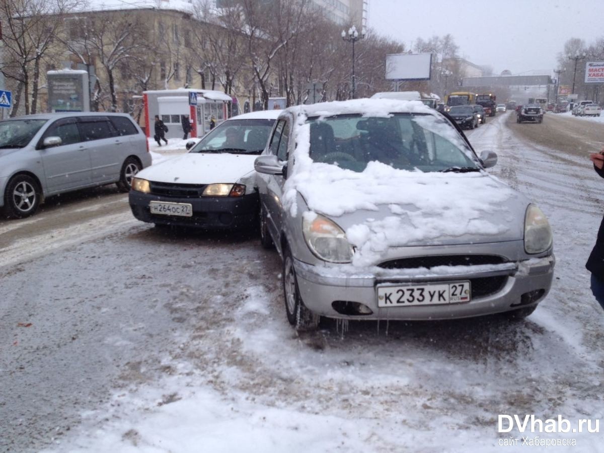 Хабаровск что случилось. Тойота дуэт в снегу.