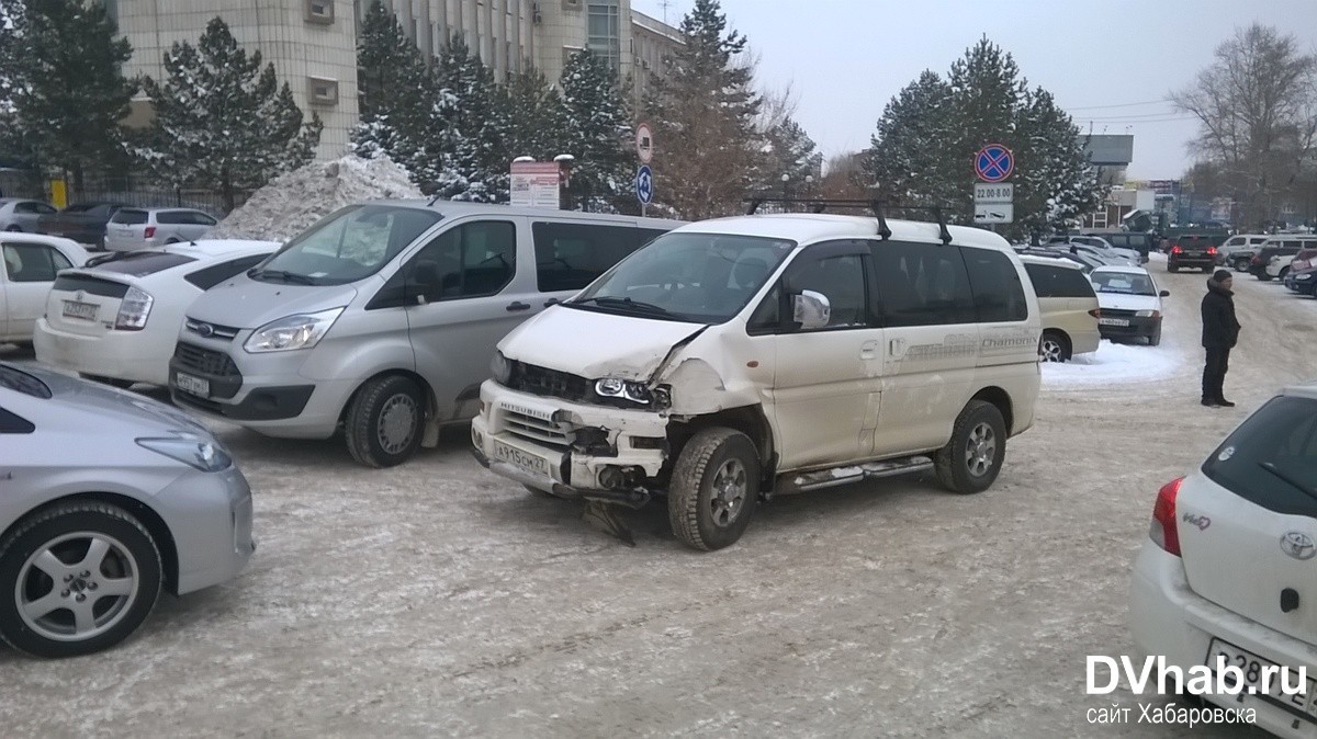 ДТП с участием восьми автомобилей произошло на пересечении улиц Воронежской  и Ухтомского (ФОТО) — Новости Хабаровска