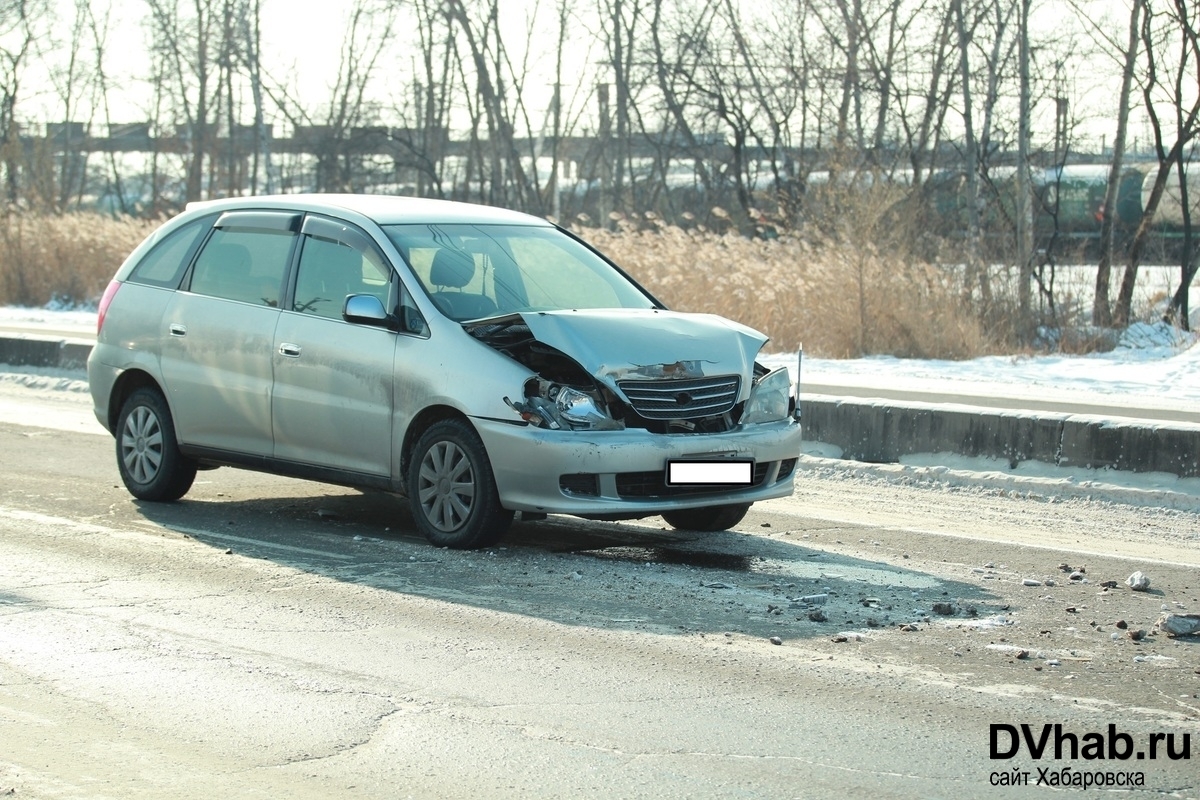 Водитель Toyota Nadia «зазевался» и попал в аварию (ФОТО) — Новости  Хабаровска