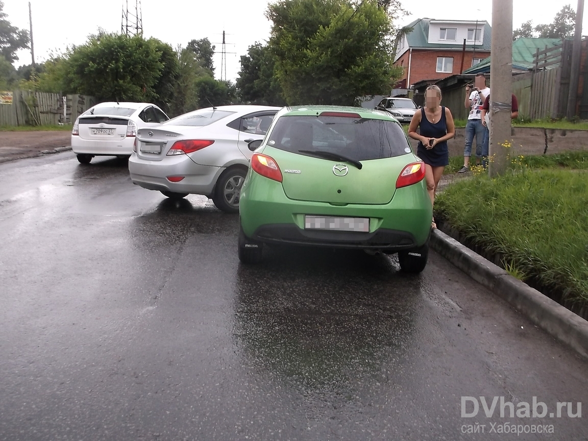 Спорная авария с участием Mazda Demio и Hyundai Solaris произошла на улице  Некрасова (ФОТО) — Новости Хабаровска