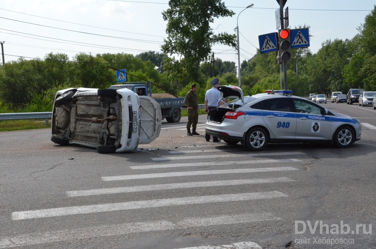 Место аварии. Авто юурист город Невинномысск при ДТП. ДТП ВАЗ 2109 пепси перевернулась на Пушкинской площади фото.