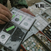 Трое преступников ограбили продавца монет и значков во Владивостоке