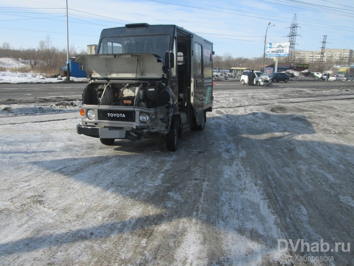 Водитель Deliboy без страховки разбил Funcargo во время выезда на главную  дорогу (ФОТО) — Новости Хабаровска