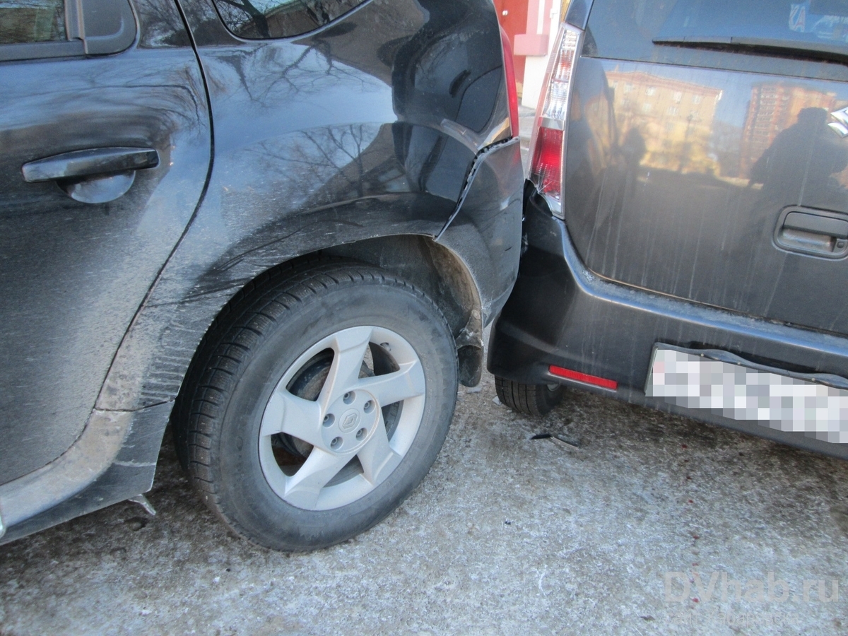 Сообщение в WhatsApp: Выезжая с парковки, девушка за рулем Suzuki врезалась  в Duster (ФОТО) — Новости Хабаровска