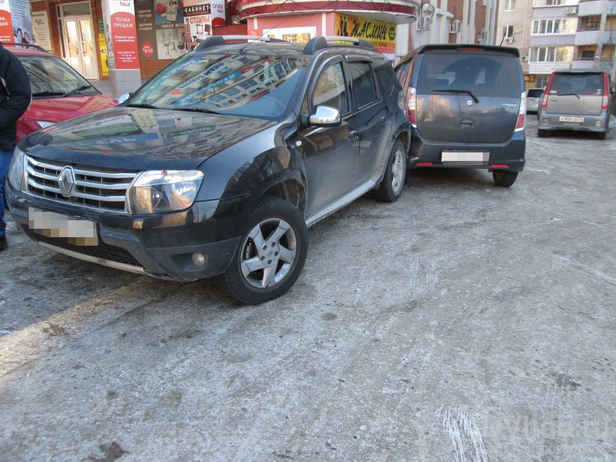 Сообщение в WhatsApp: Выезжая с парковки, девушка за рулем Suzuki врезалась  в Duster (ФОТО) — Новости Хабаровска