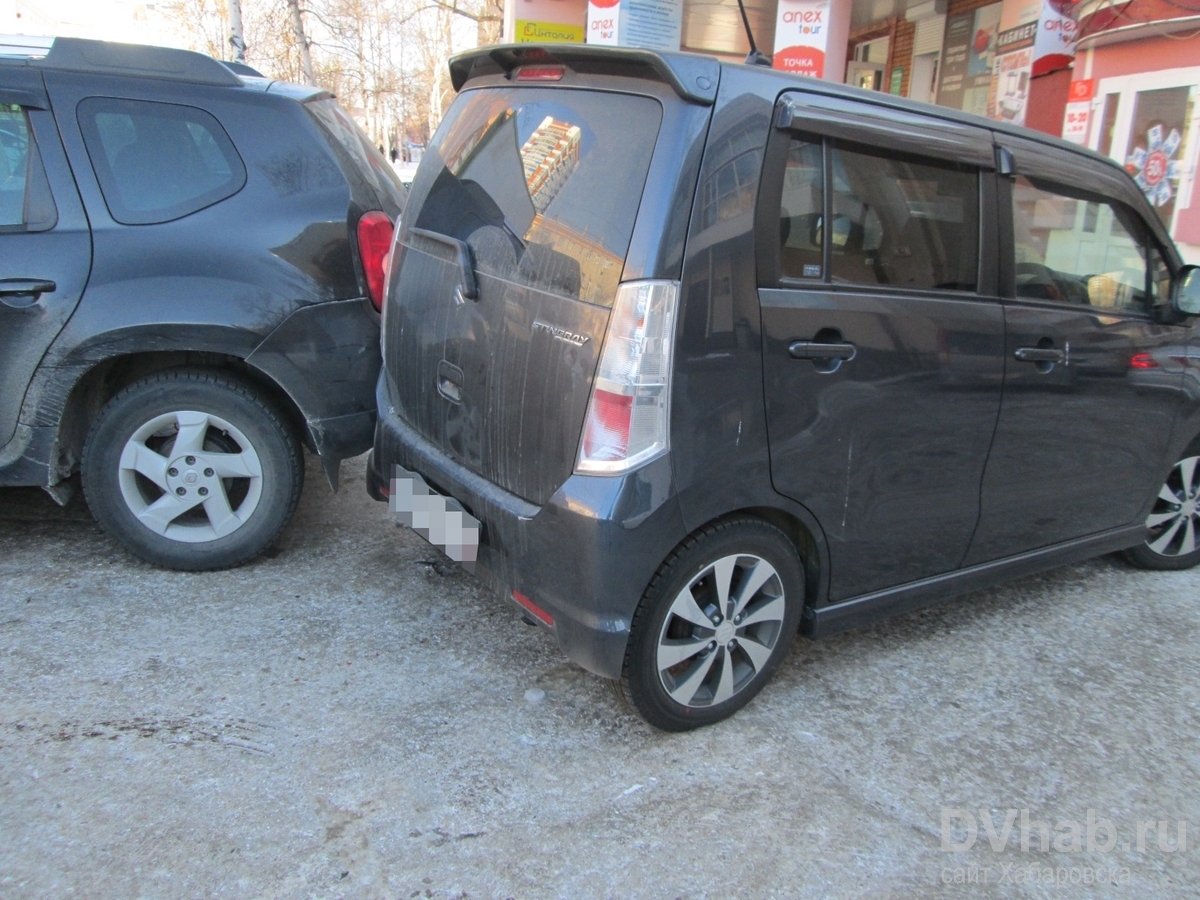 Сообщение в WhatsApp: Выезжая с парковки, девушка за рулем Suzuki врезалась  в Duster (ФОТО) — Новости Хабаровска