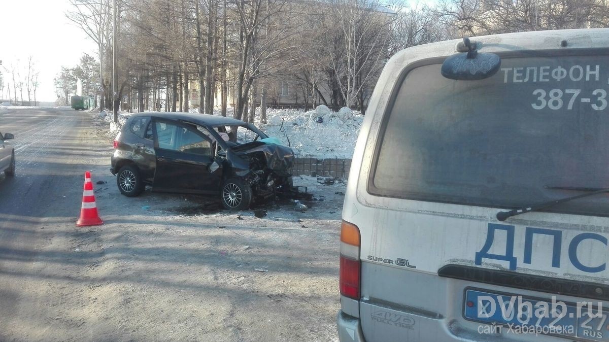 Водитель Honda Fit и его пассажир погибли в ДТП на улице Руднева (ФОТО) —  Новости Хабаровска