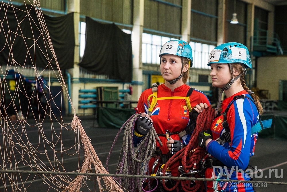 Спортивный туризм хабаровского. Спортивный туризм в закрытых помещениях. Первенство спортивного туризма хабаровского края. Залинг по спортивному туризму. Сплав по реке анюй.