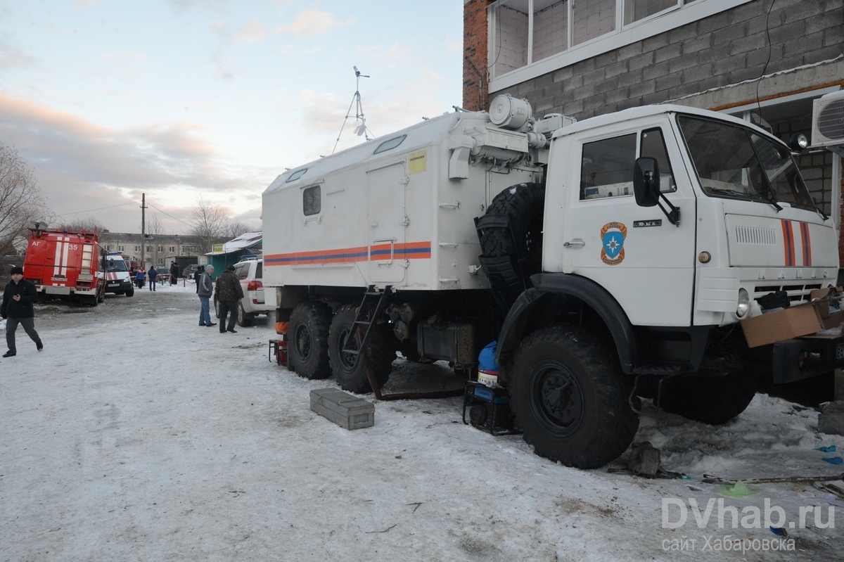 Взрыв газа уничтожил подъезд трехэтажного дома в поселке Корфовский, шесть  человек погибли (ФОТО; ВИДЕО; ОБНОВЛЯЕТСЯ) — Новости Хабаровска