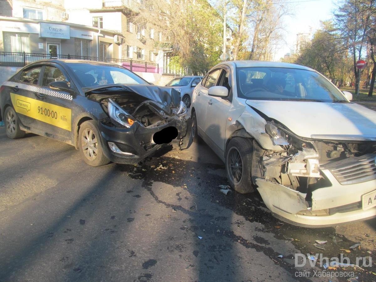 В Центральном районе в ДТП попали Hyundai Solaris и Nissan Bluebird Sylphy  (ФОТО) — Новости Хабаровска