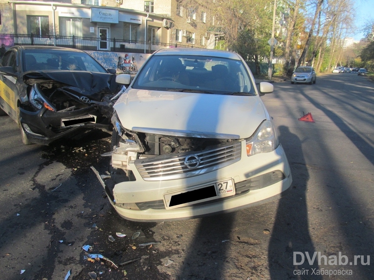 В Центральном районе в ДТП попали Hyundai Solaris и Nissan Bluebird Sylphy  (ФОТО) — Новости Хабаровска