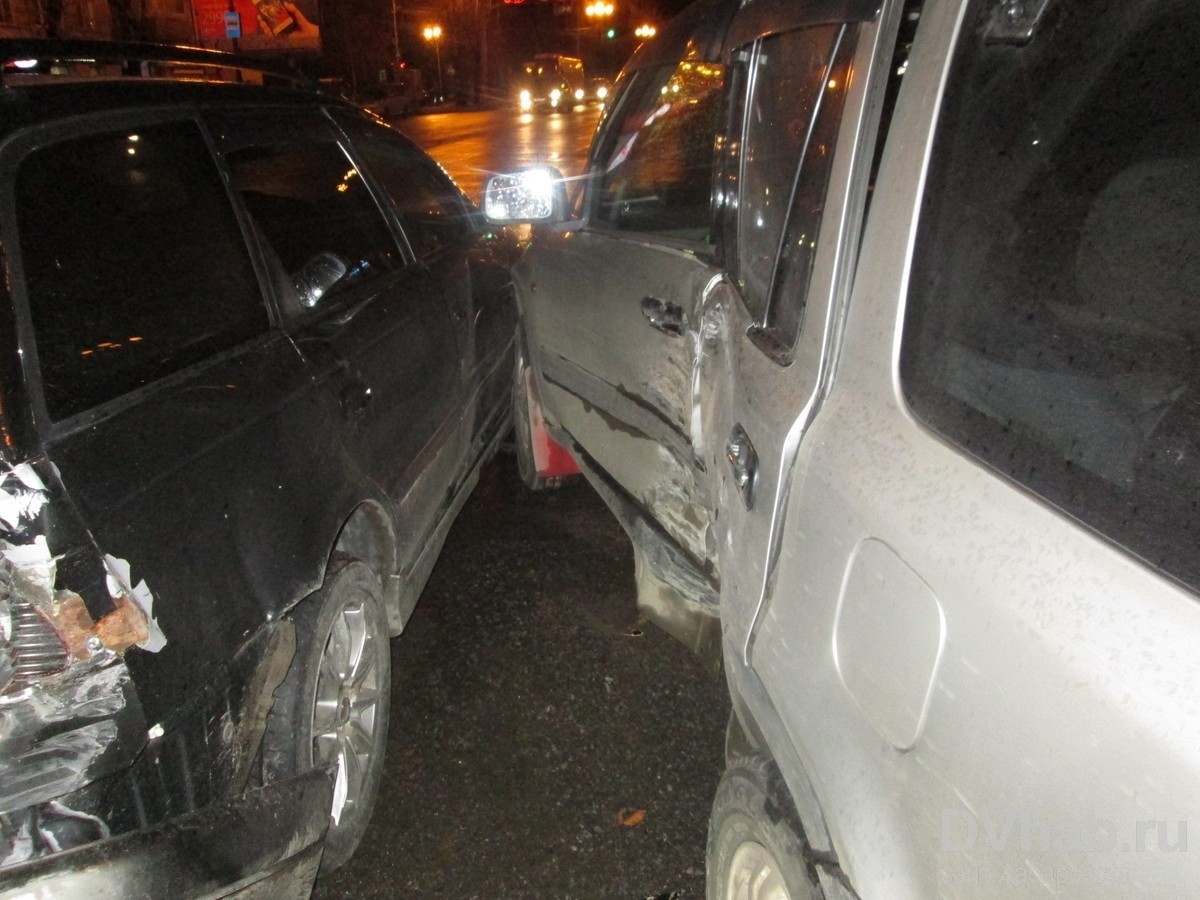 В центре Хабаровска в нелепой аварии разбиты Toyota Caldina и Honda CR-V  (ФОТО) — Новости Хабаровска