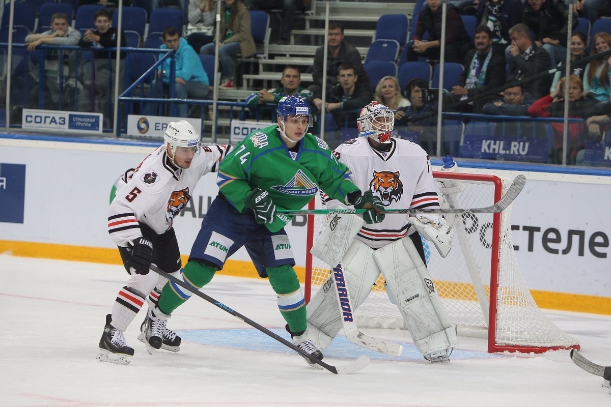 Баш бит. Баш бит. Баш бит. Баш на баш. Now to bits.