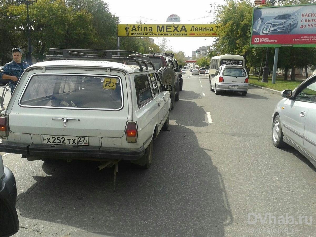 Авария с участием отечественного универсала и Surf спровоцировала серьезную  пробку на улице Ленина (ФОТО) — Новости Хабаровска