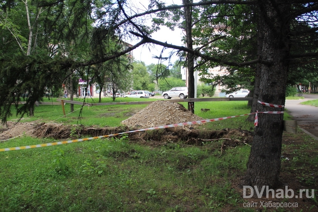 В районе биробиджанского переулка Театральный появилась яма искусственного  происхождения (ФОТО) — Новости Хабаровска