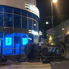 Возле остановки «Семеновская» Lexus снес столбы и врезался в салон связи (ФОТО)
