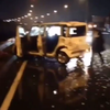 Грузовик опрокинулся после столкновения с Toyota Caldina на аэропортовской трассе (ВИДЕО)