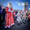 Шествие Cнегурочек, хороводы и песни: день рождения Деда Мороза отметили во Владивостоке (ФОТО)