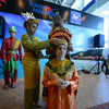 Гости выставки могут примерить на себя удивительные традиционные костюмы азиатских стран — newsvl.ru