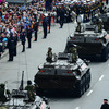 Колонна БТР-80 155 бригады морской пехоты парадным строем проезжает перед ветеранами и жителями города — newsvl.ru