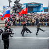В самом начале парада военнослужащие традиционно вынесли Знамя Победы — newsvl.ru