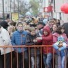 Посмотреть на парад пришло много людей — newsvl.ru