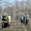 Бойцы разведроты скрываются в лесу — newsvl.ru