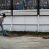 Школьники привели в порядок хоккейую коробку — newsvl.ru