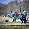 Также летчики соревновались в пилотировании на бронированных дозвуковых штурмовиках Су-25 — newsvl.ru