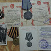 Фотография с боевыми товарищами, медаль "За отвагу", благодарность от Сталина и удостоверение ветерана. Фото предоставлено внучкой ветерана Натальей — newsvl.ru