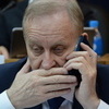 Депутат Геннадий Лазарев - традиционно с телефоном в руках  — newsvl.ru